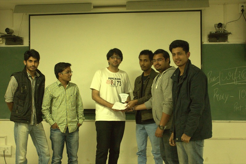 Arpit Narechania receiving an award at Apptitude 2015 at IIT Mandi