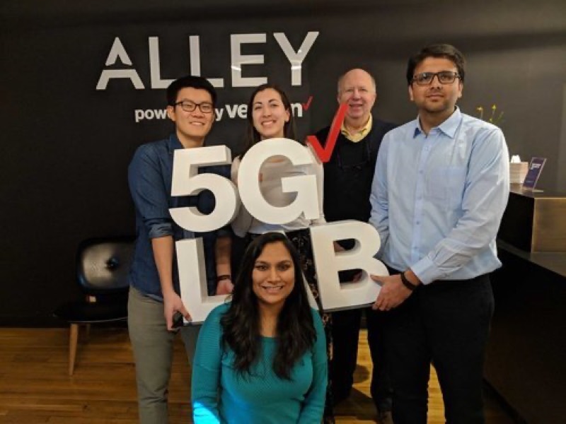 Arpit Narechania presenting Lumovia with the team at the Verizon 5G Lab in New York